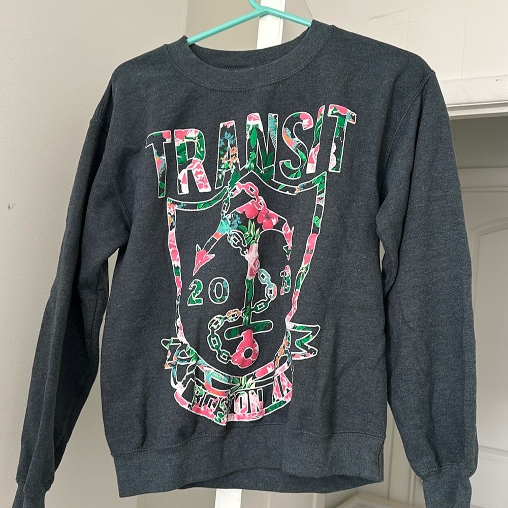Grey crew Neck Gildan Transit Sweatshirt. With floral graphic. Band merchandise.